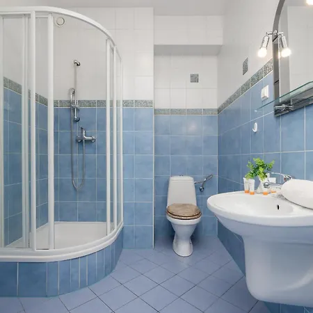 Apartment Floral With Balcony Near Gdanska By Renters