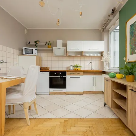 Floral With Balcony Near Gdanska By Renters Warsaw