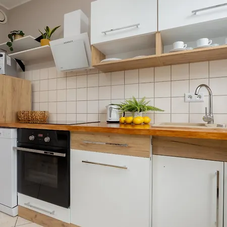 Floral With Balcony Near Gdanska By Renters *