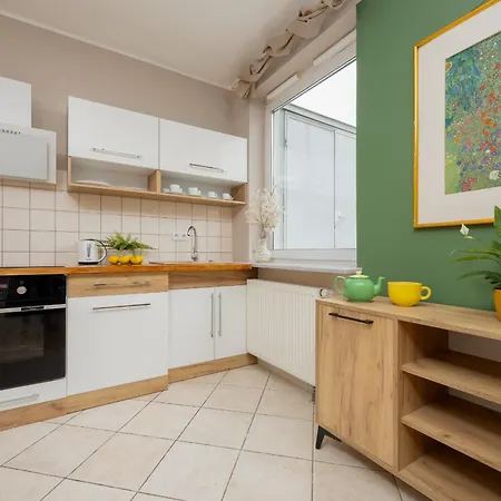 Apartment Floral With Balcony Near Gdanska By Renters Warsaw